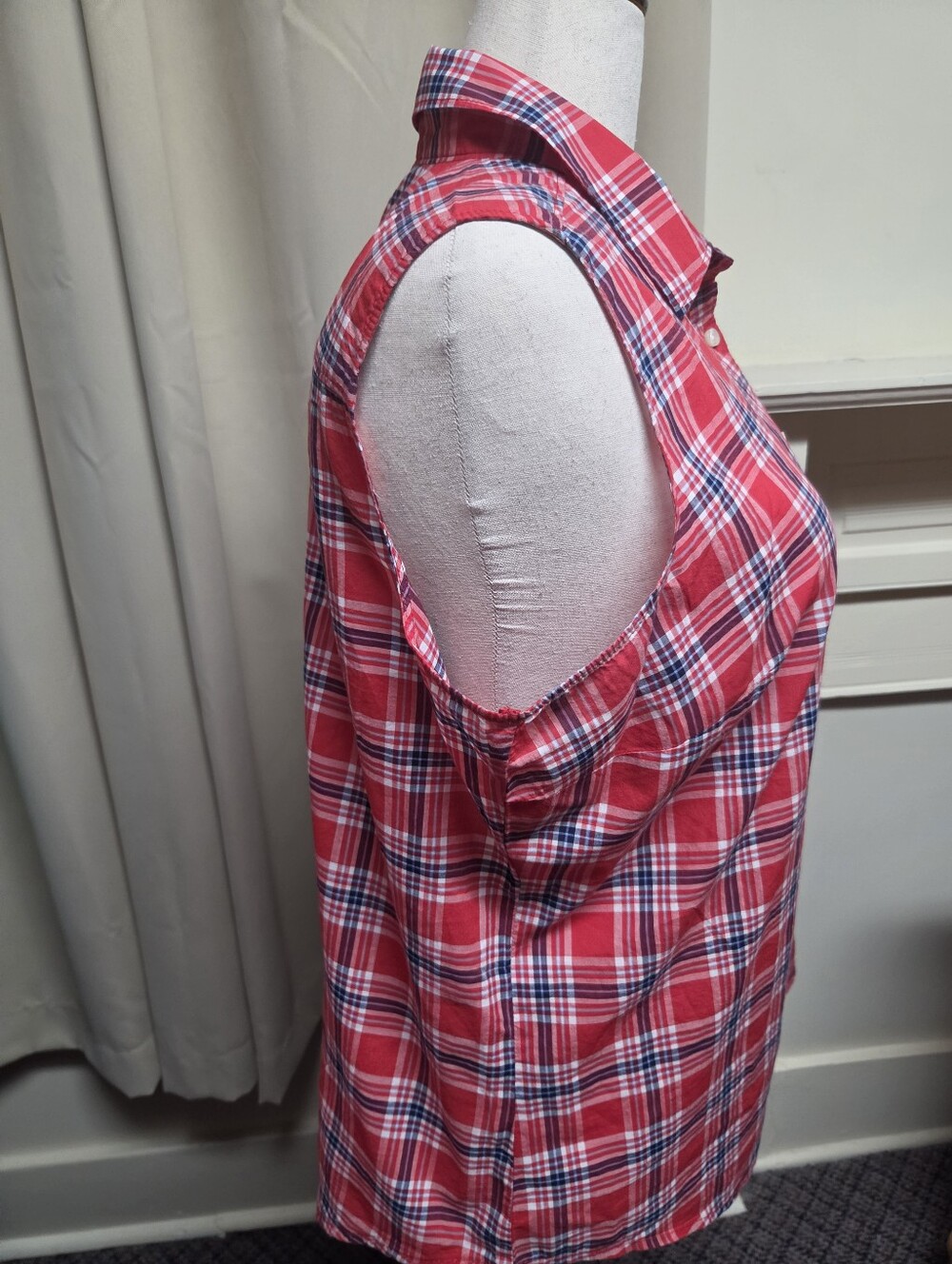 St. John's Bay Red & White & Blue Plaid Button-Up Sleeveledd Shirt Size XL - Picture 3 of 8
